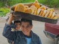 Brotverkäufer aus Civilgözu am Grenzübergang Türkei/Syrien